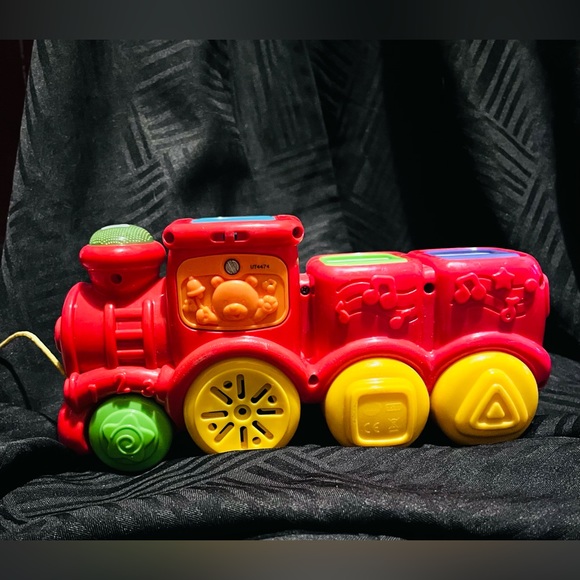 Save 💵 when you bundle. V-Tech Roll and Surprise Animal Train - Picture 3 of 3